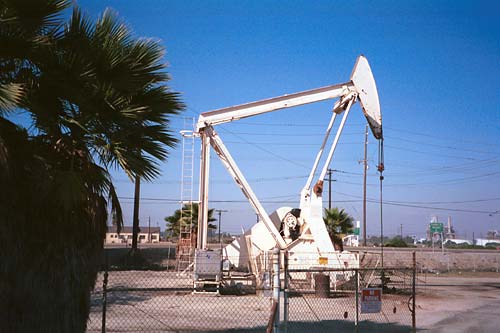 e0426-oil-rig-near-la-long-beach