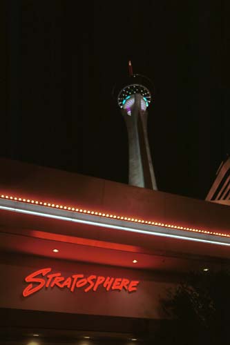 z0802-stratosphere-tower-by-night